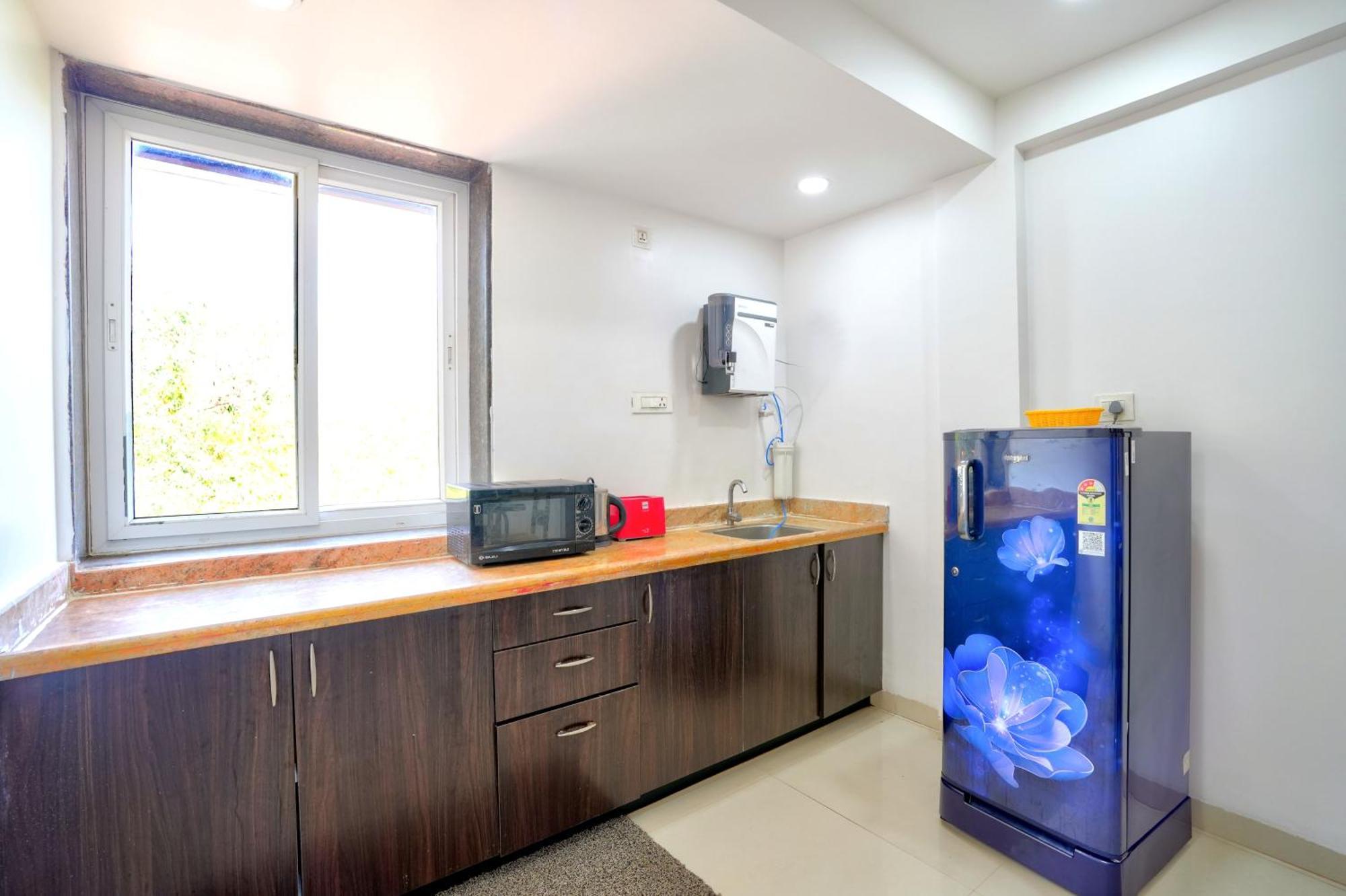 Luxurious Nirvana Apartments Вагатор Екстериор снимка
