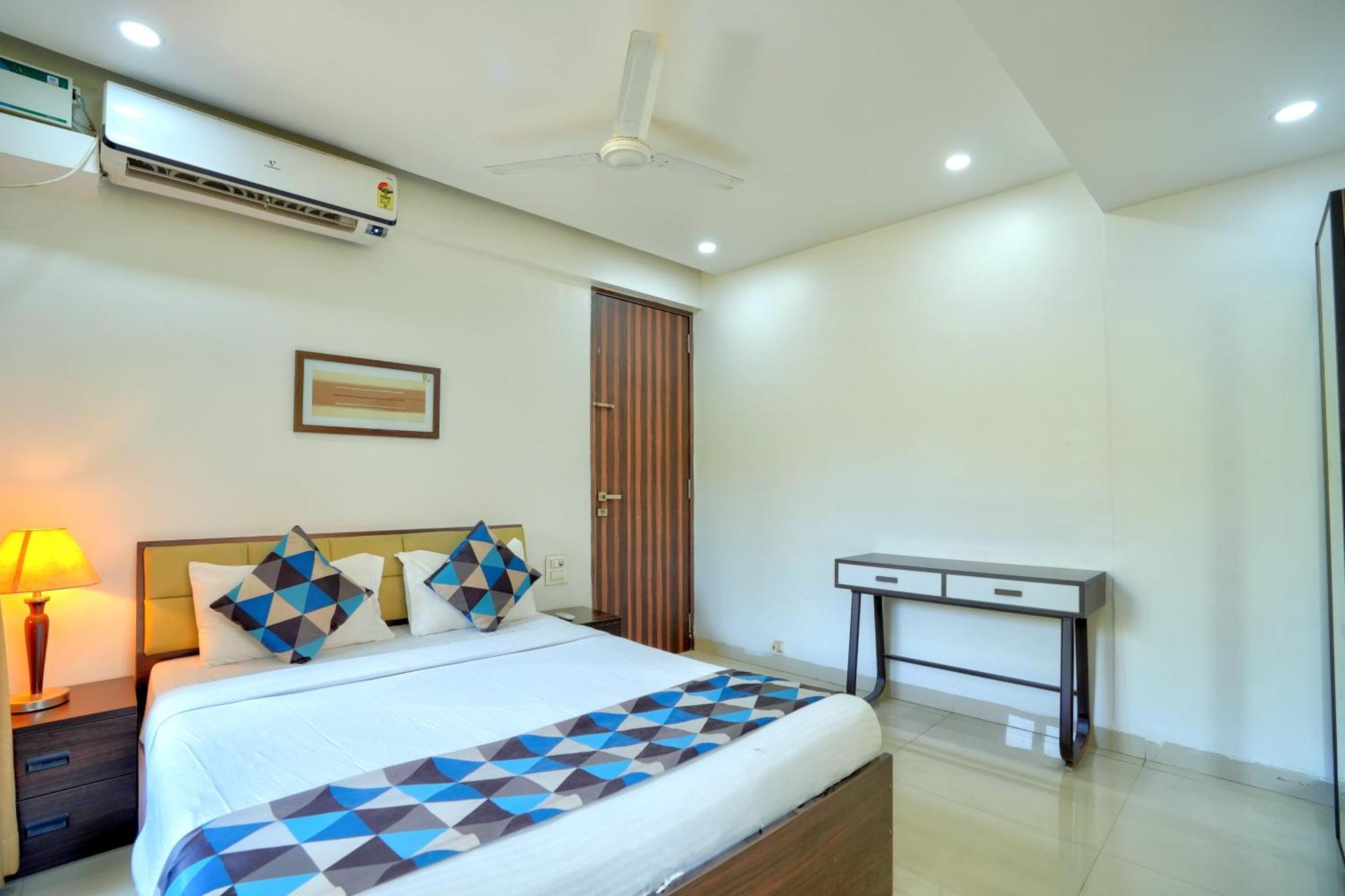 Luxurious Nirvana Apartments Вагатор Екстериор снимка