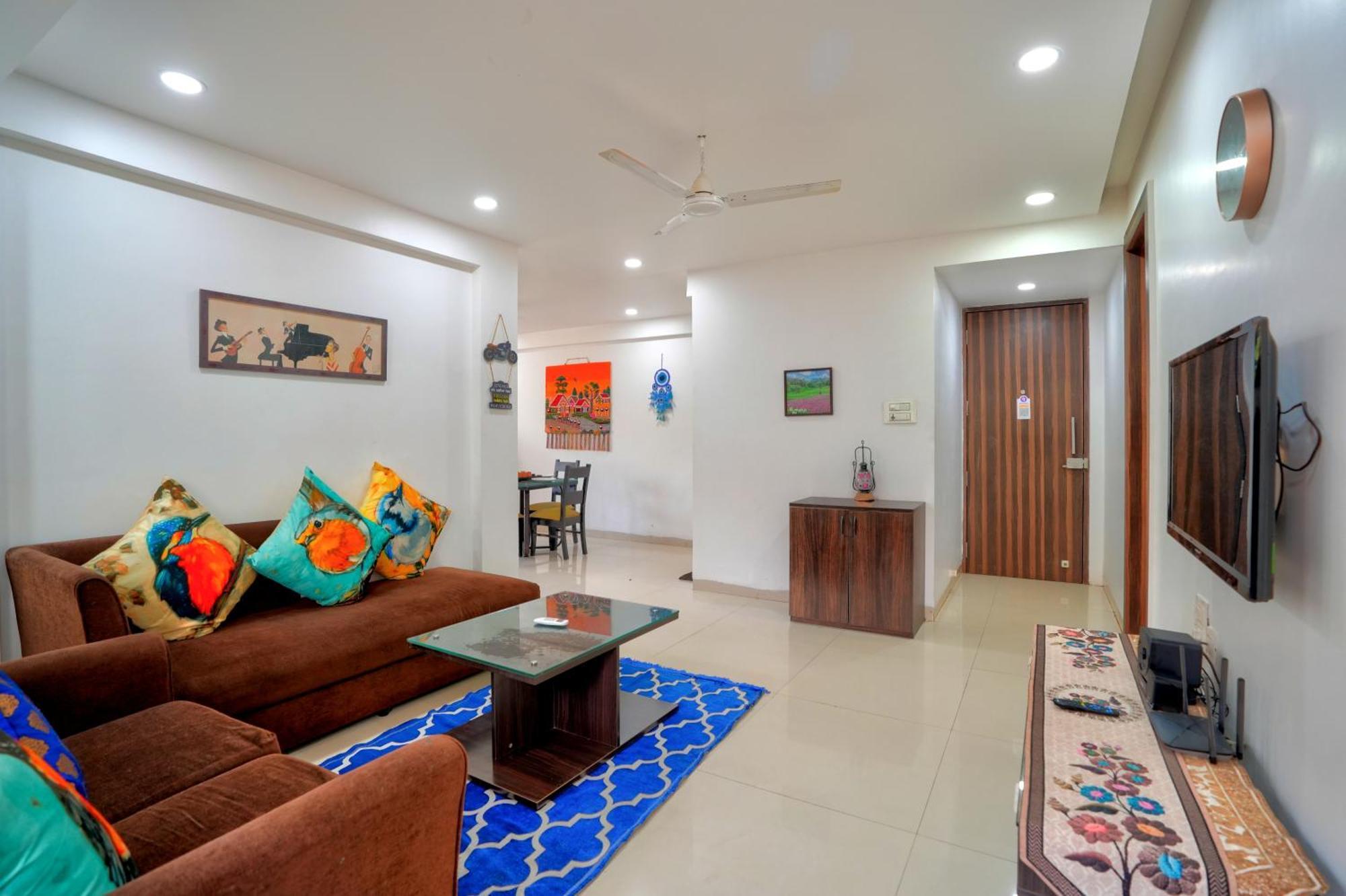 Luxurious Nirvana Apartments Вагатор Екстериор снимка
