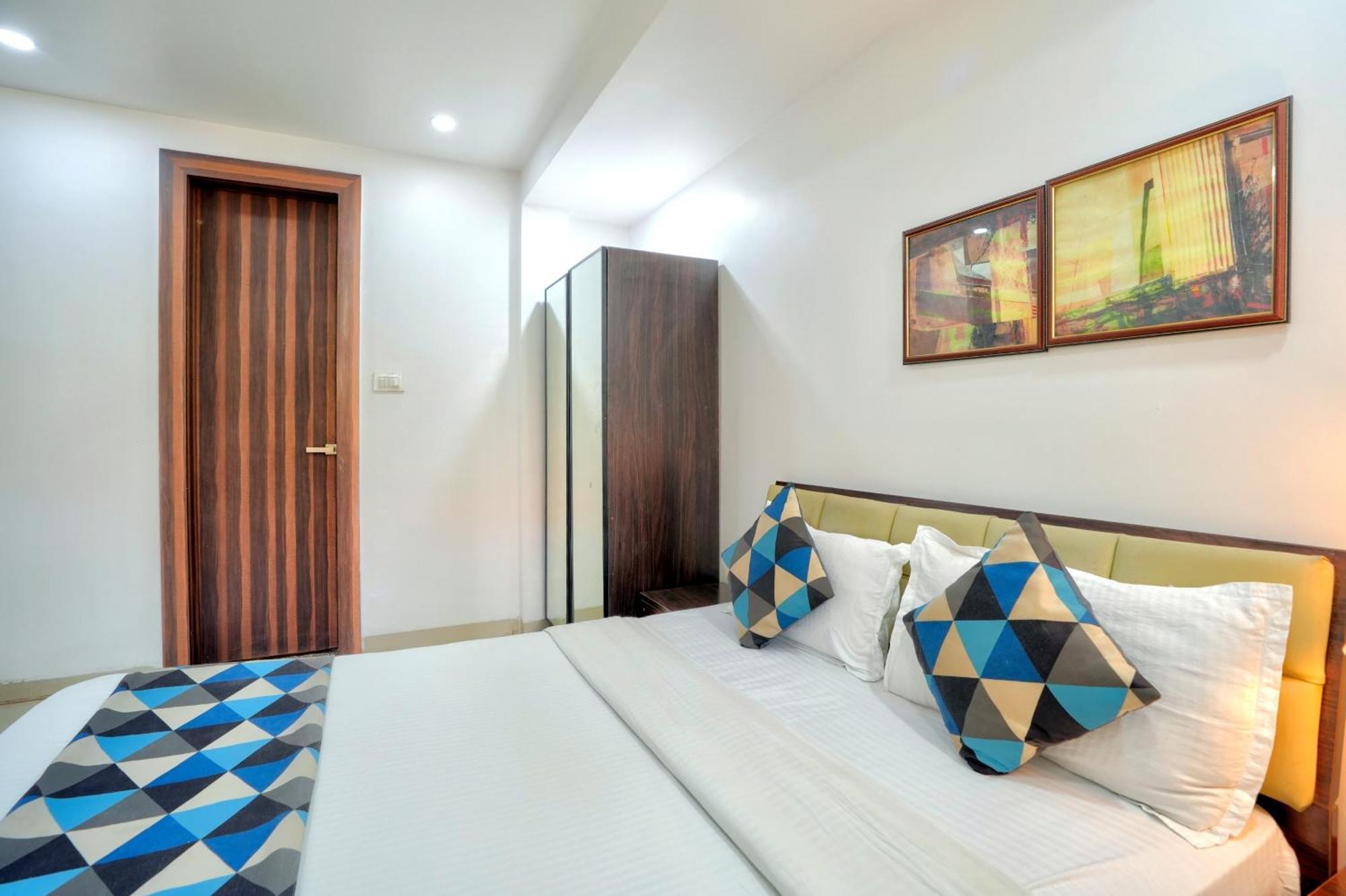 Luxurious Nirvana Apartments Вагатор Екстериор снимка