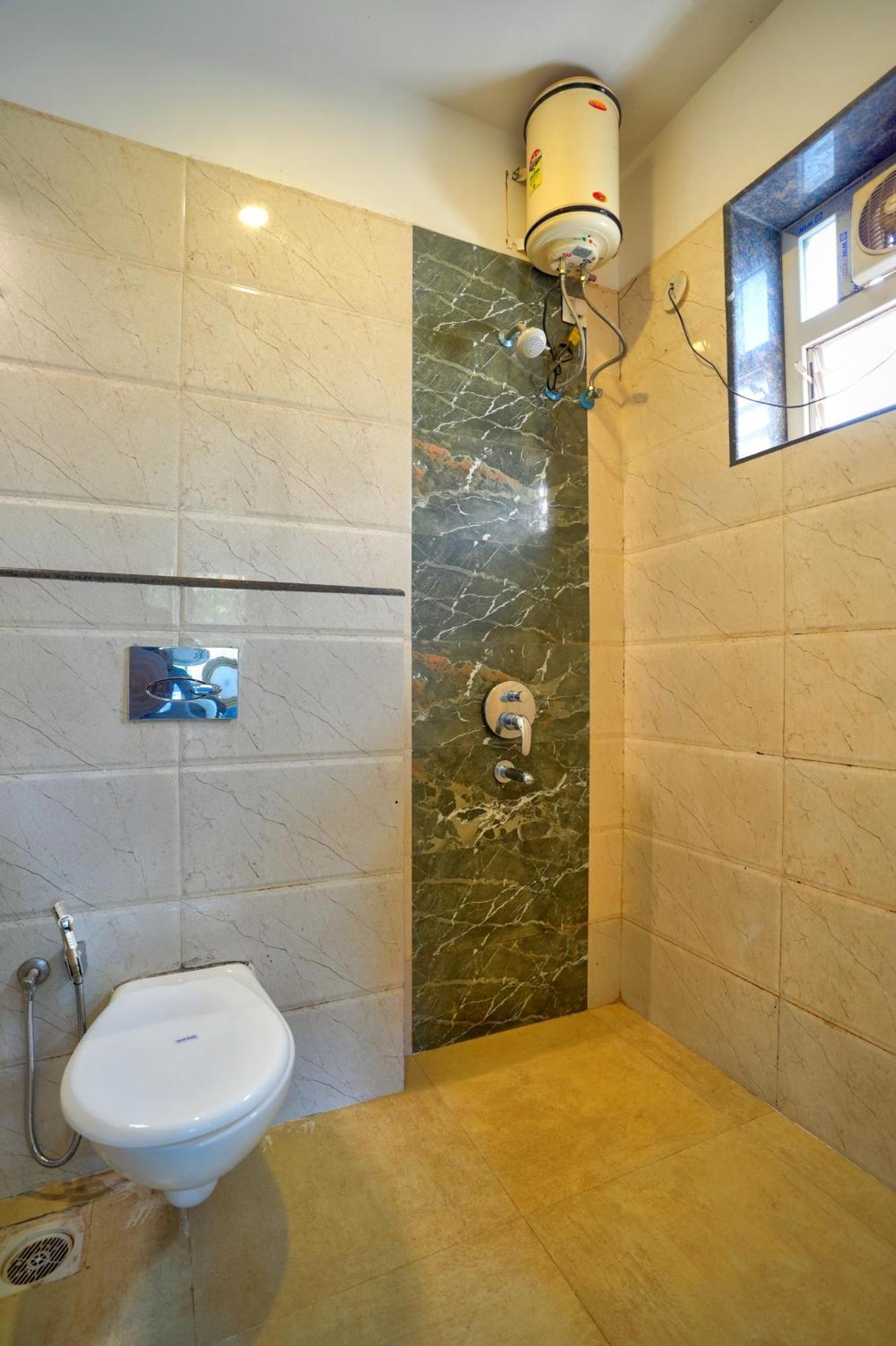 Luxurious Nirvana Apartments Вагатор Екстериор снимка